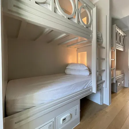 Lybeer Hostel Bruges